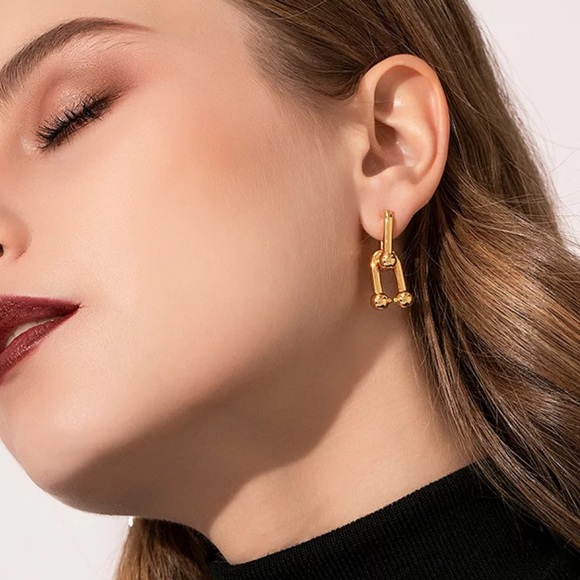 NEW 18K GOLD U-SHAPE HOOP EARRINGS - Picture 6 of 7